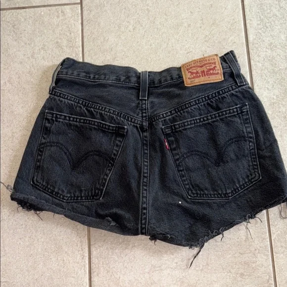 Levi's Black Jean Shorts High-Waisted Vintage Style - Picture 3 of 4